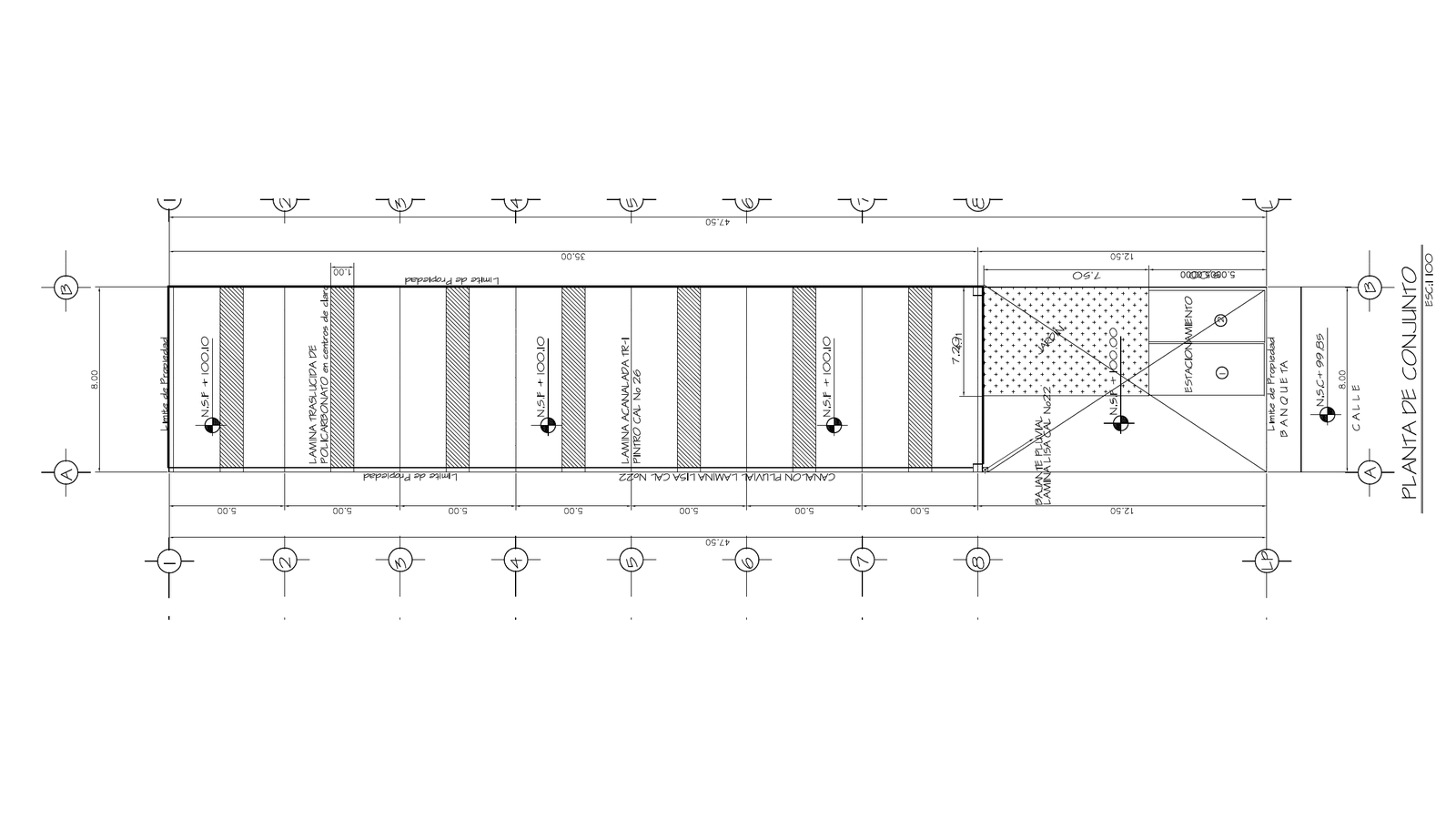 Planta de conjunto del plano de la licencia de 2016: nave de 35 m con siete franjas de lucernario, patio y dos cajones al frente.